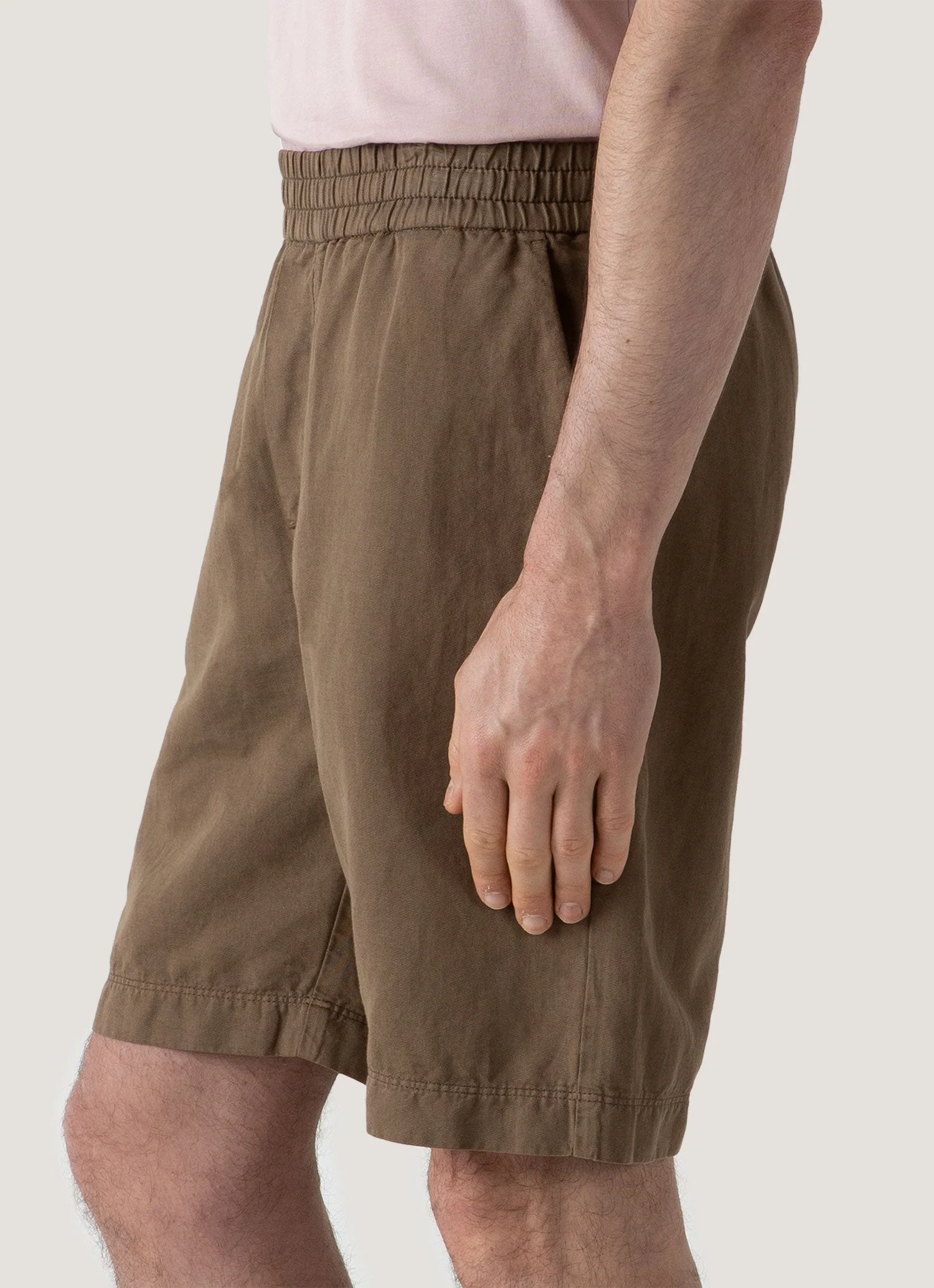 Men's Cotton Linen Drawstring Shorts in Dark Tan - Image 5