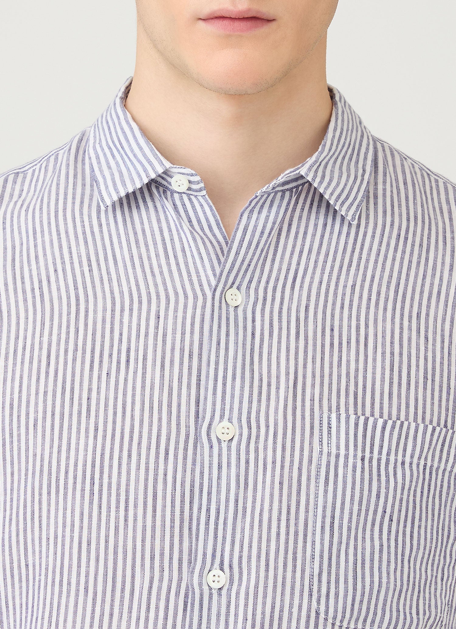 Men's Short Sleeve Linen Shirt in Navy/White - Image 6