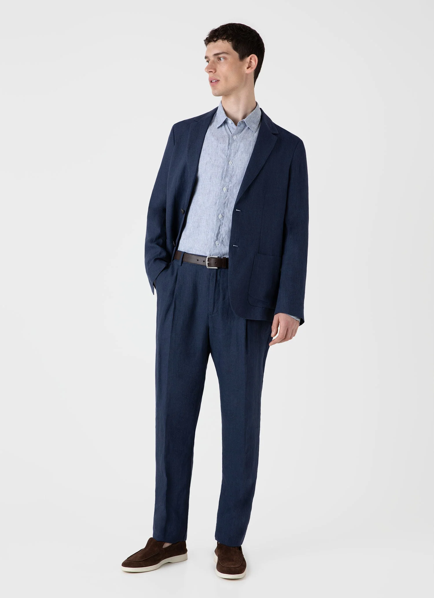 Men's Pleated Linen Trouser in Light Navy - Image 3