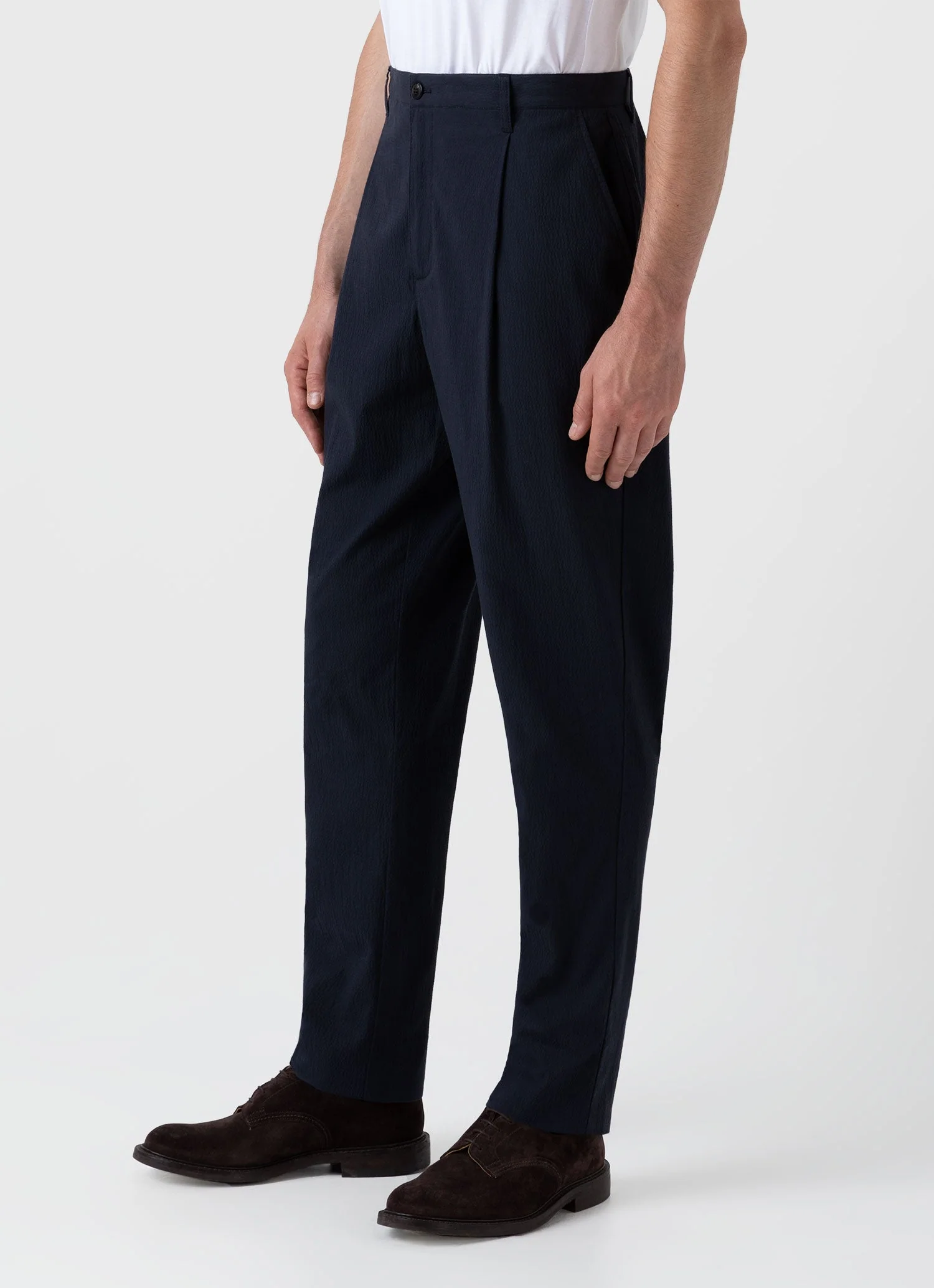 Men's Pleated Seersucker Trouser in Navy - Image 6