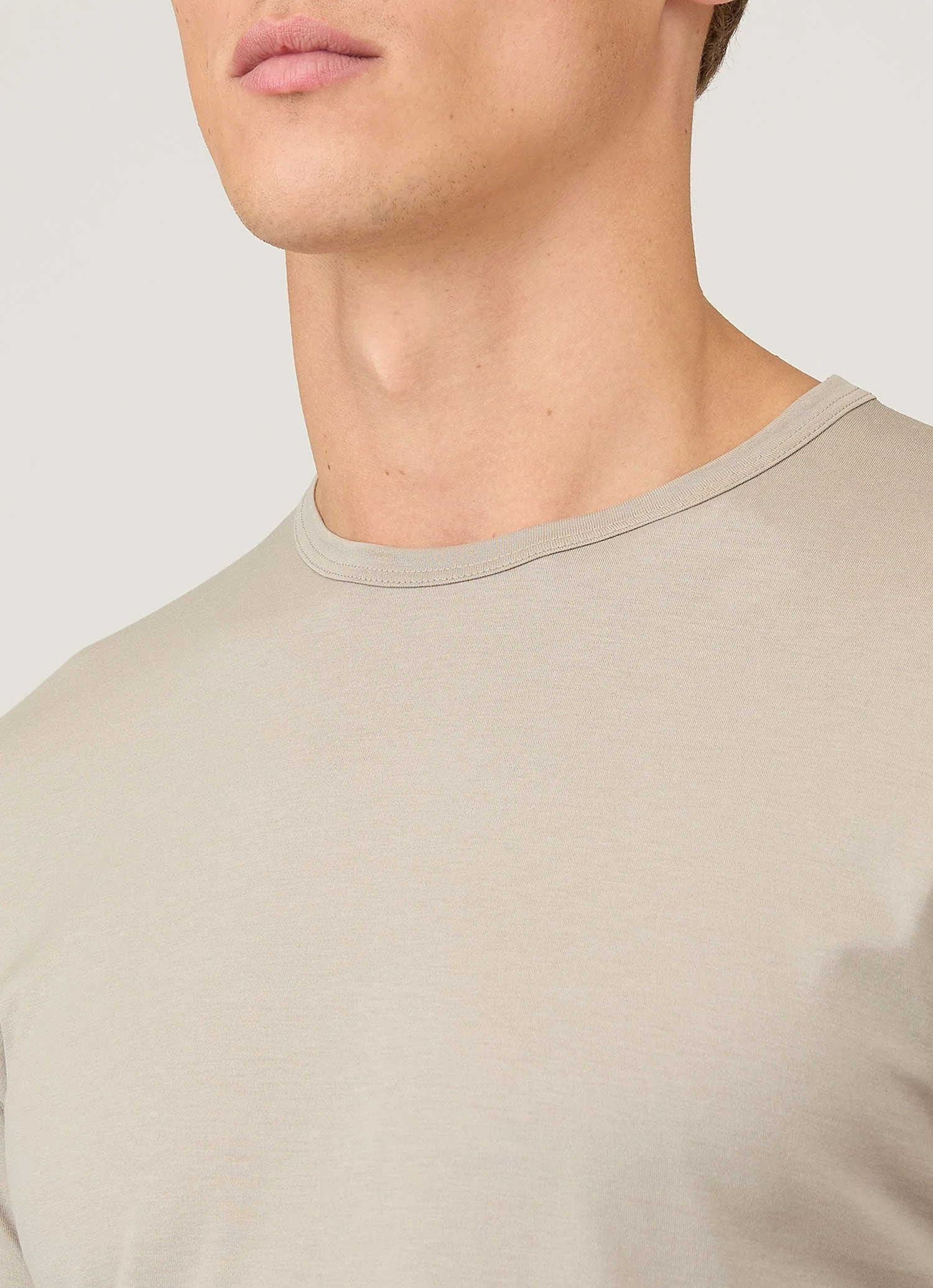 Men's Classic T-shirt in Fog - Image 6