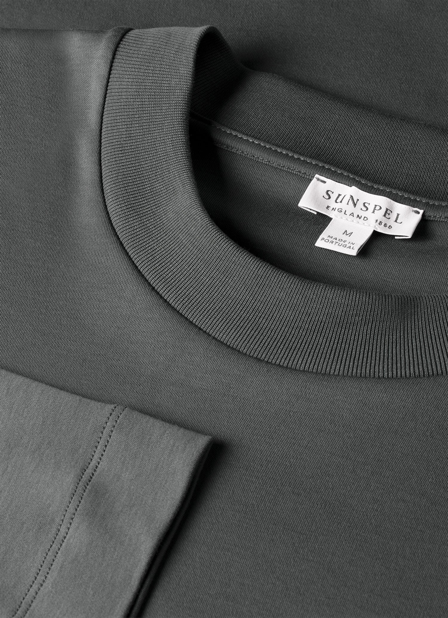 Men's Long Sleeve Heavyweight T-shirt in Drill Green - Image 4
