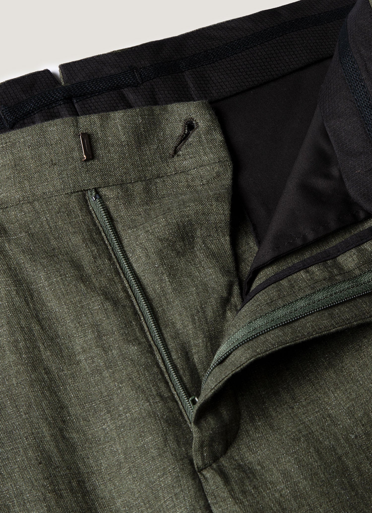 Men's Pleated Linen Trouser in Hunter Green - Image 4