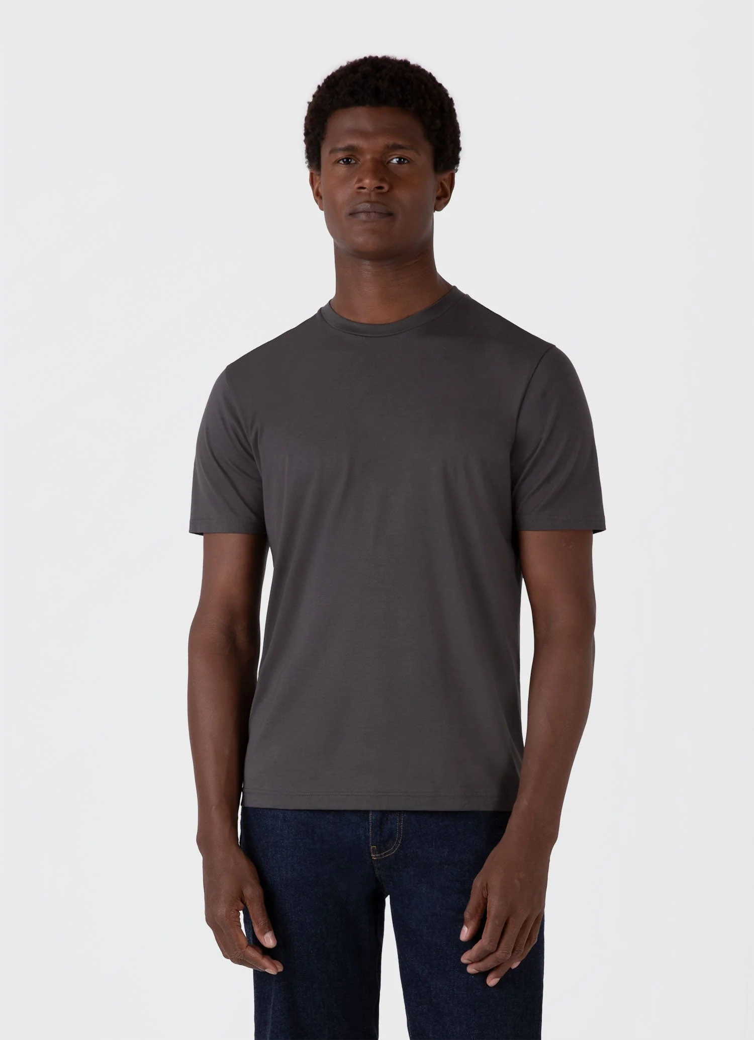 Men's Riviera Midweight T-shirt in Charcoal - Image 2