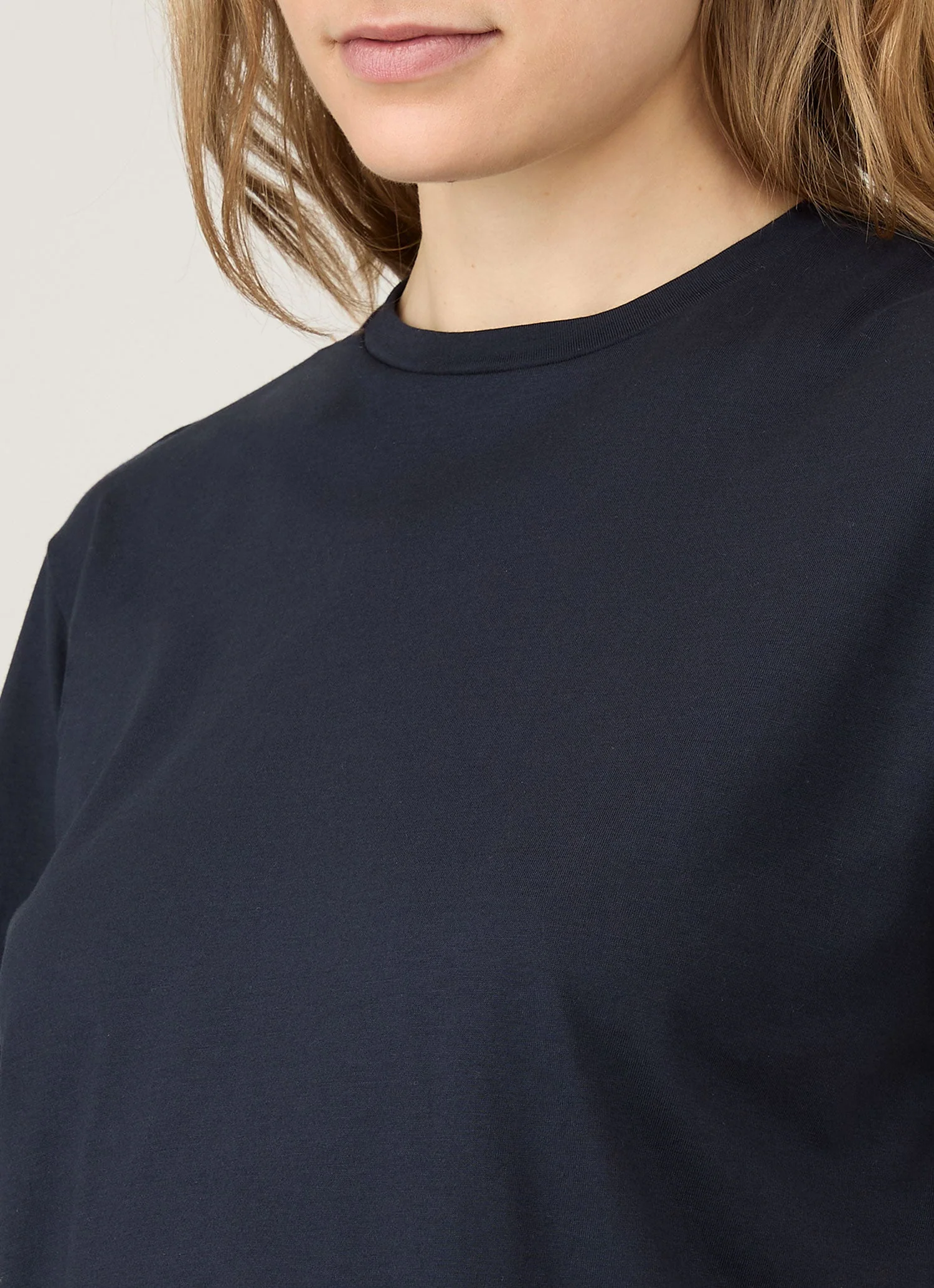Women's Boy Fit T-shirt in Midnight Navy - Image 4