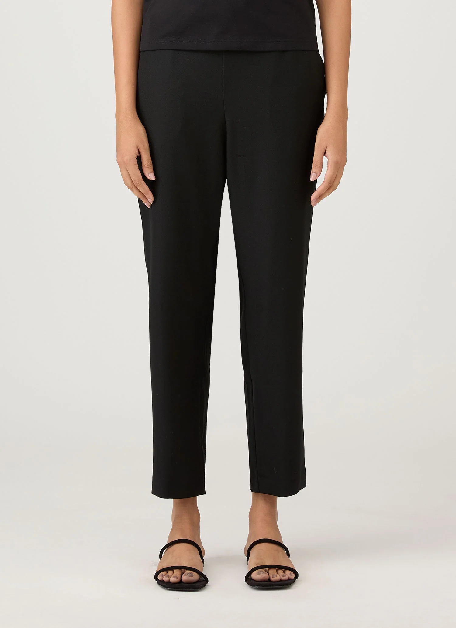 Women's Drawstring Tapered Trouser in Black