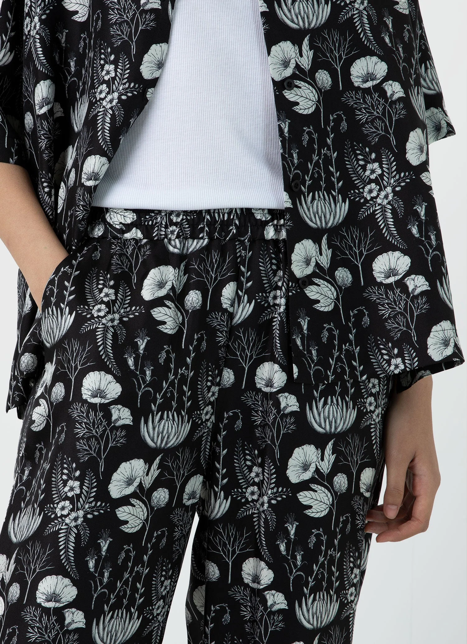 Women's Silk Leaf Print Drawstring Trouser in Black - Image 3